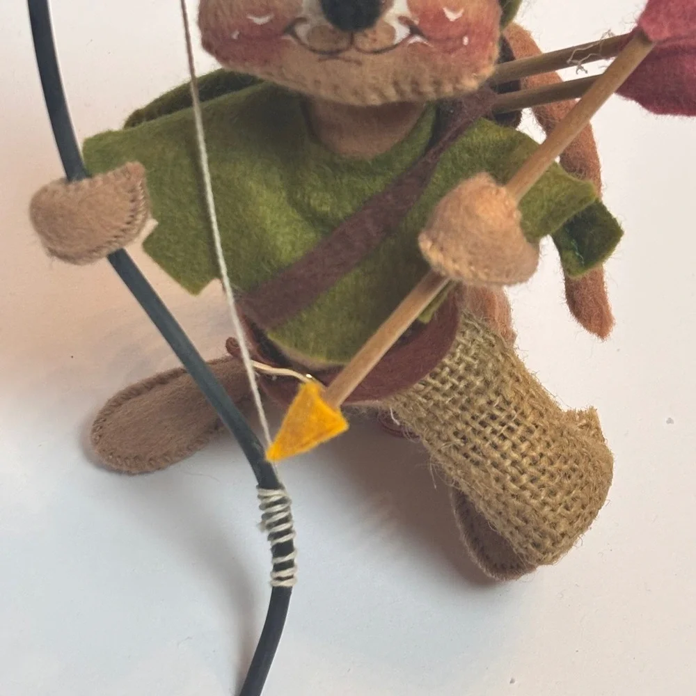 Annalee Mobilitee 1990 Robin Hood Mouse 6‎ Inch Felt Doll Archer with Bow Green